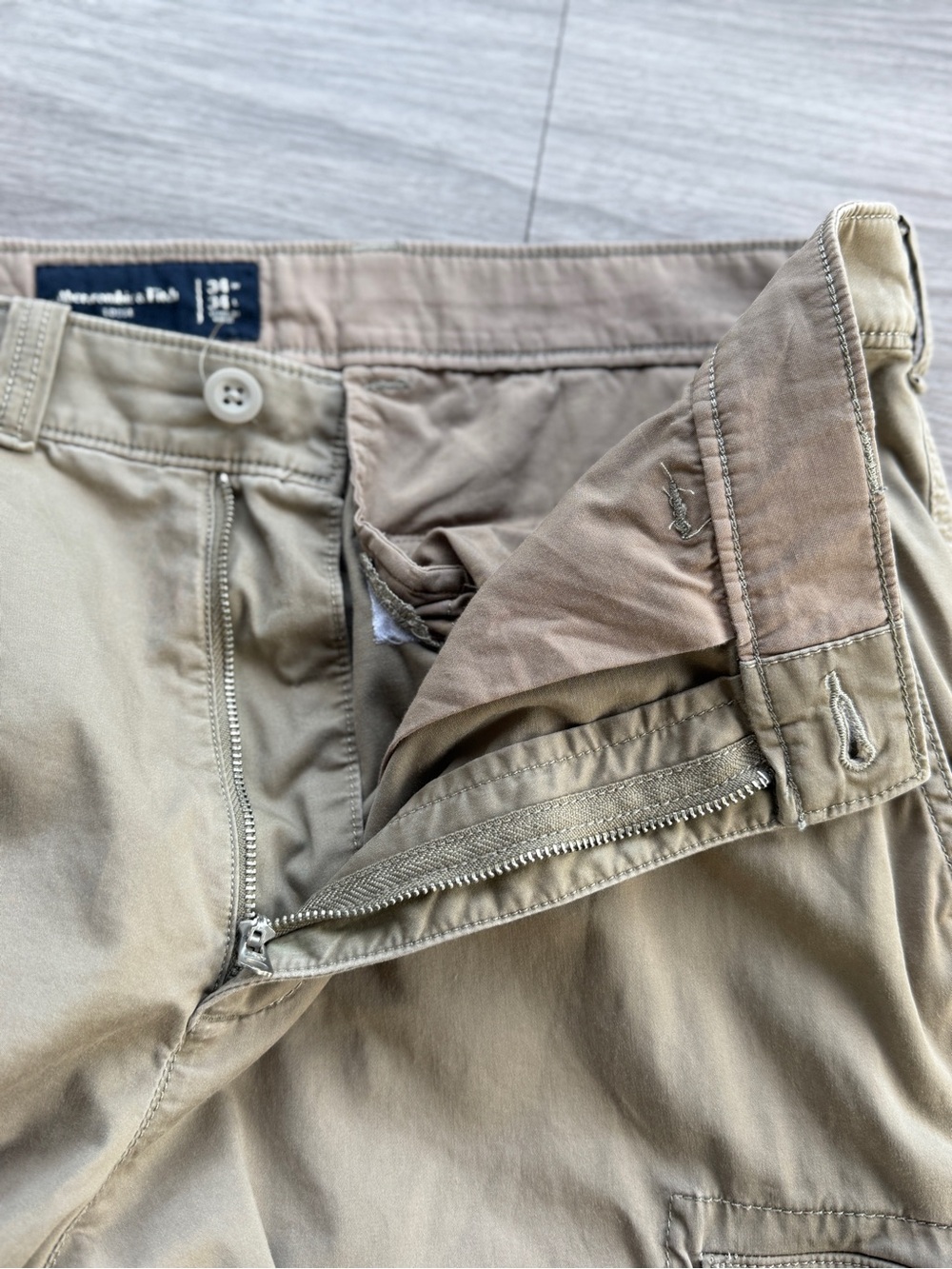 Abercrombie & Fitch Loose Fit Cargo Pants Mens 34 x 34 Tan Khaki Baggy Utility - Picture 9 of 14